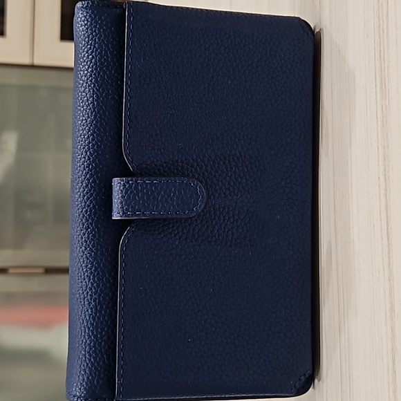 Michael Kors Wallet Crossbody - Picture 2 of 13